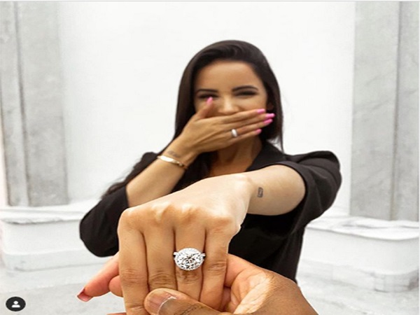 Doulgas Costa mua nhẫn kim cương cầu hôn bạn gái