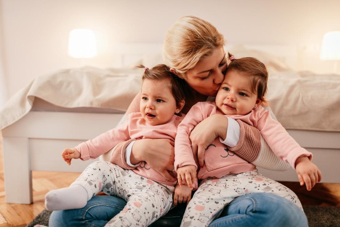 Nhìn thấy em bé trẻ con đánh con gì ăn chắc nhất