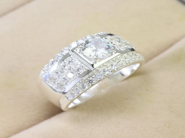Quan niệm phong thủy về nhẫn bạc