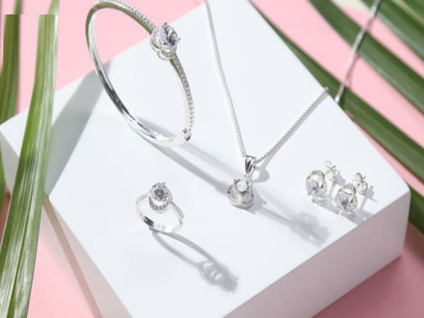 Sinh nhật người yêu nữ nên tặng gì - Những món quà lãng mạn và ý nghĩa