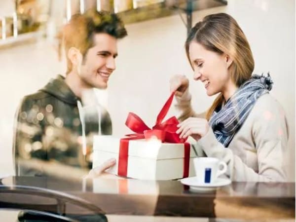 Tặng áo cho người yêu có chia tay không