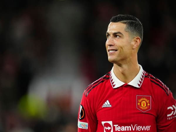 Cristiano Ronaldo cũng là 1 trong những cầu thủ thi đấu nhiều trận nhất thế giới 
