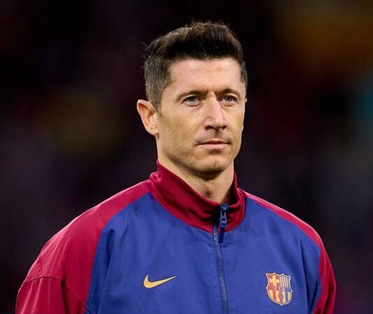 Tin Barca 30/7: Lewandowski nhận được lời mời từ Ả Rập