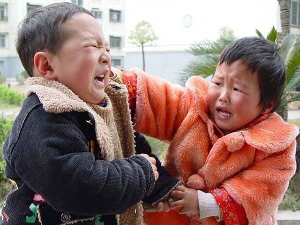 Giải mã nằm mơ thấy mình đánh người khác có điềm gì?