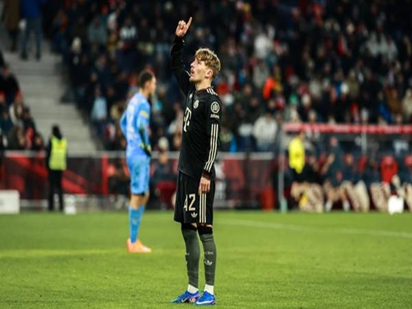 Bóng đá Đức: Bayern lên kế hoạch trói chân sao trẻ Lennart Karl